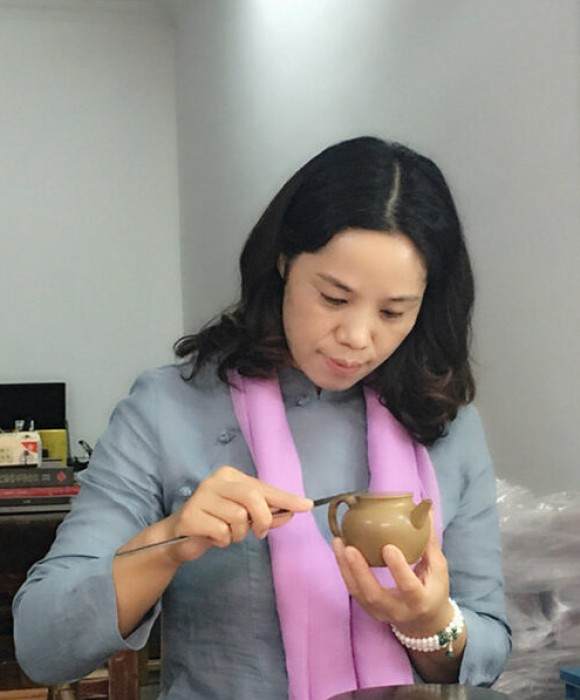 紫砂艺人彭秀云，工艺美术师