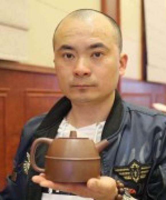 紫砂艺人徐俊峰，工艺美术员