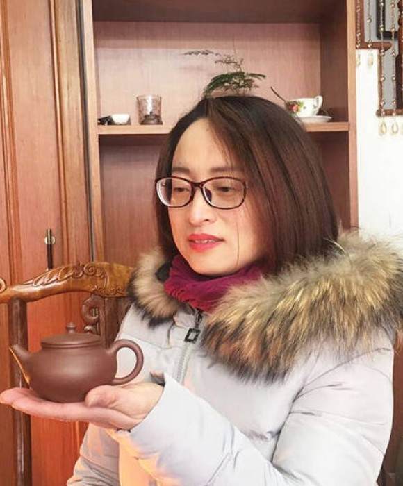 紫砂艺人徐俊英，工艺美术师