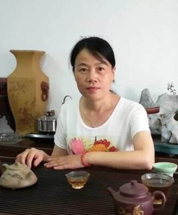 紫砂艺人徐再萍，工艺美术师