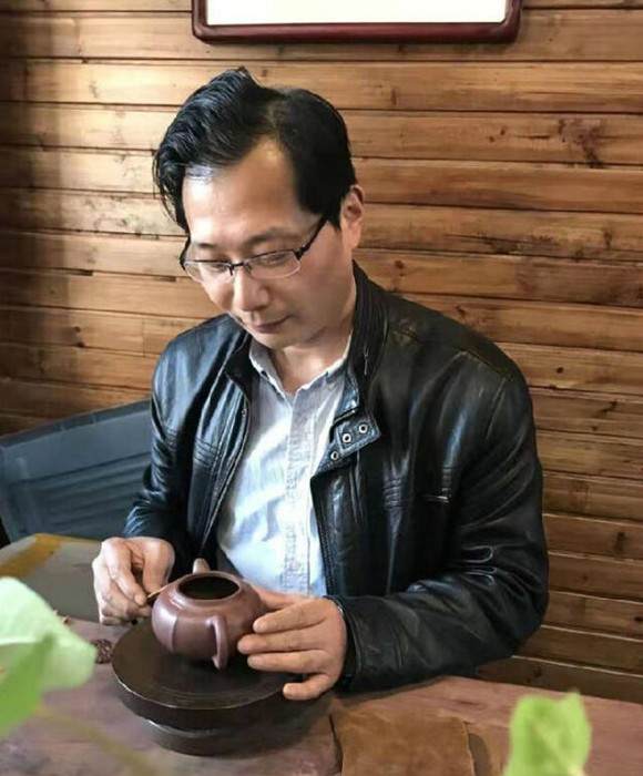 紫砂艺人徐华军，工艺美术师