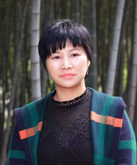 紫砂艺人徐国芬，工艺美术师