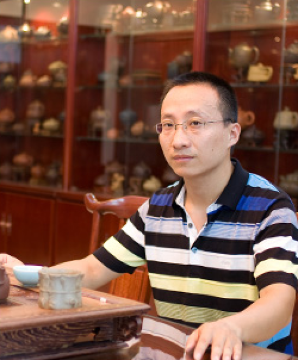 紫砂艺人徐少锋，助理工艺美术师