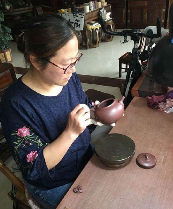 紫砂艺人徐建勤，工艺美术师