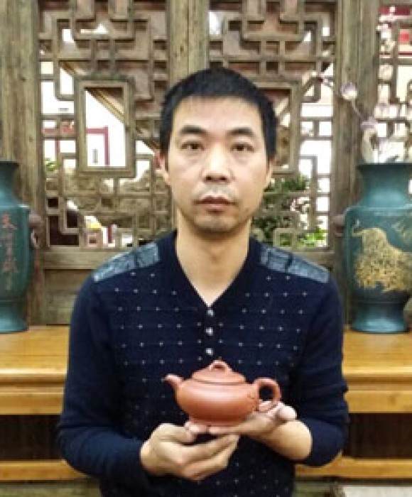 紫砂艺人徐建平，工艺美术师