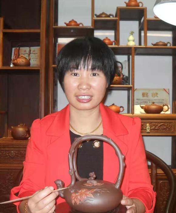 紫砂艺人徐建芬，工艺美术师