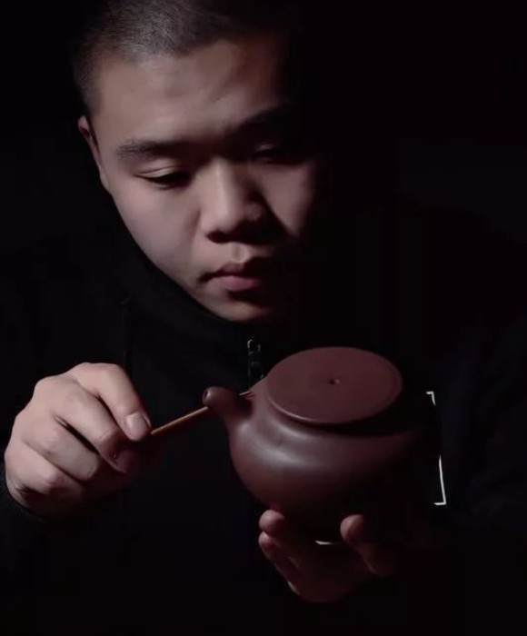 紫砂艺人徐政，助理工艺美术师