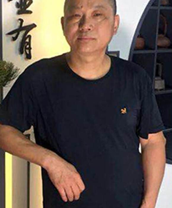 紫砂艺人徐新良，工艺美术师