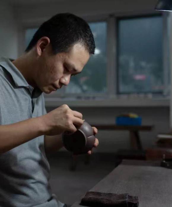 紫砂艺人徐晓恩，助理工艺美术师