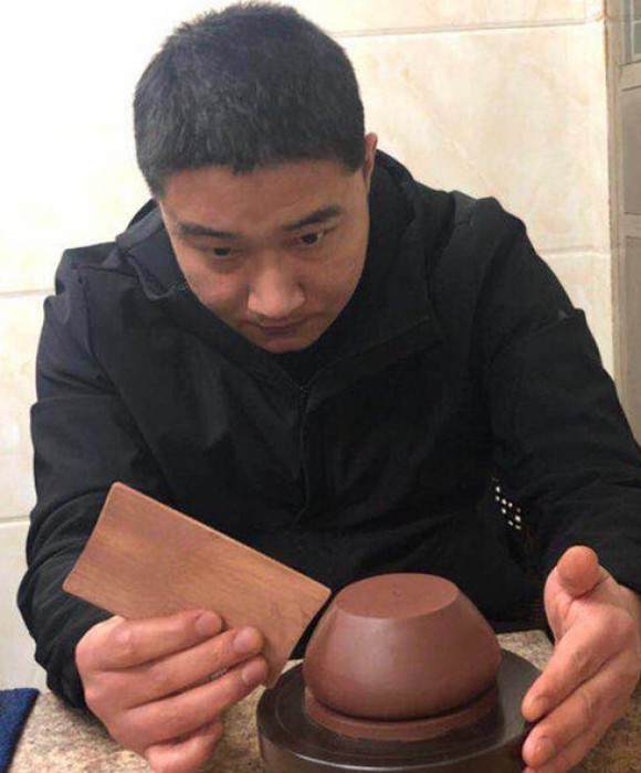 紫砂艺人徐杰，助理工艺美术师