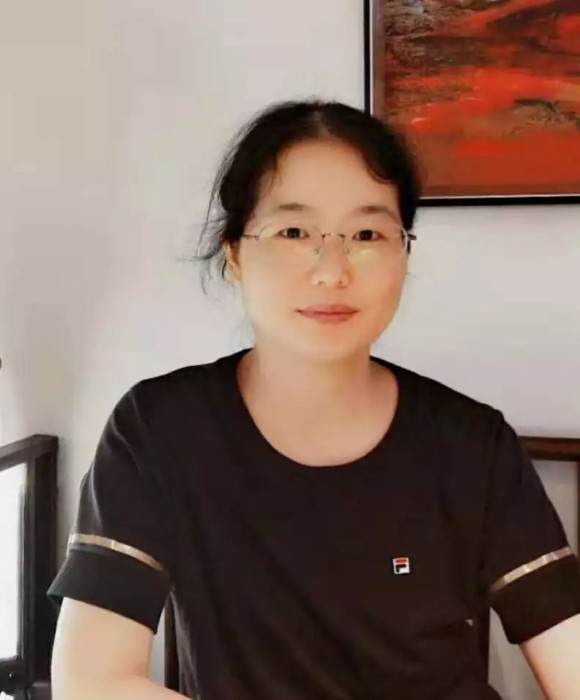 紫砂艺人徐桓静，助理工艺美术师