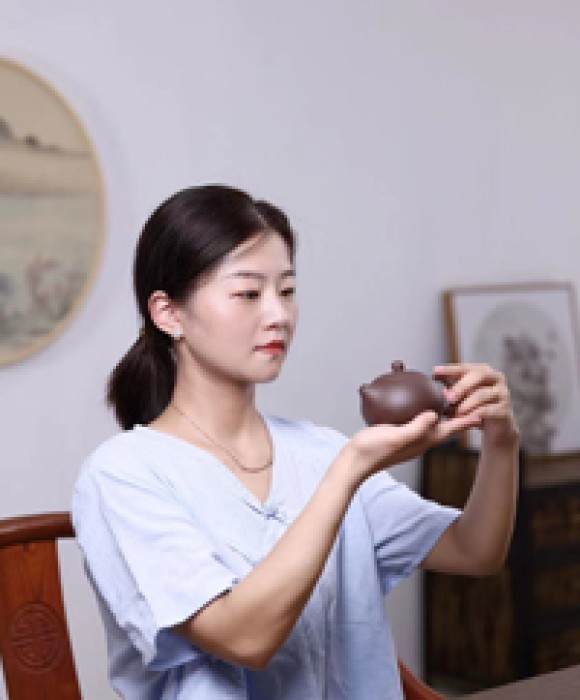 紫砂艺人徐永雪，助理工艺美术师
