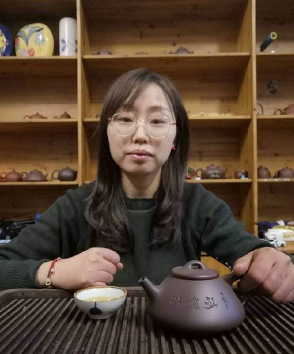紫砂艺人徐洁，助理工艺美术师