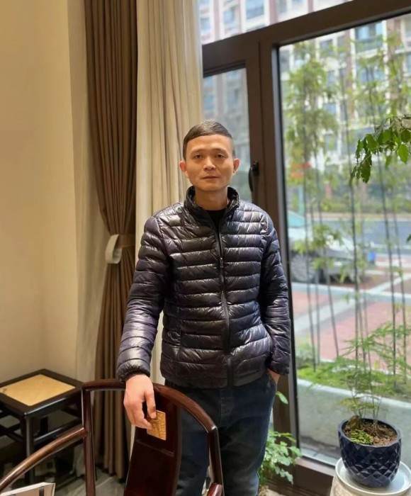 紫砂艺人徐洪强，民间实力派