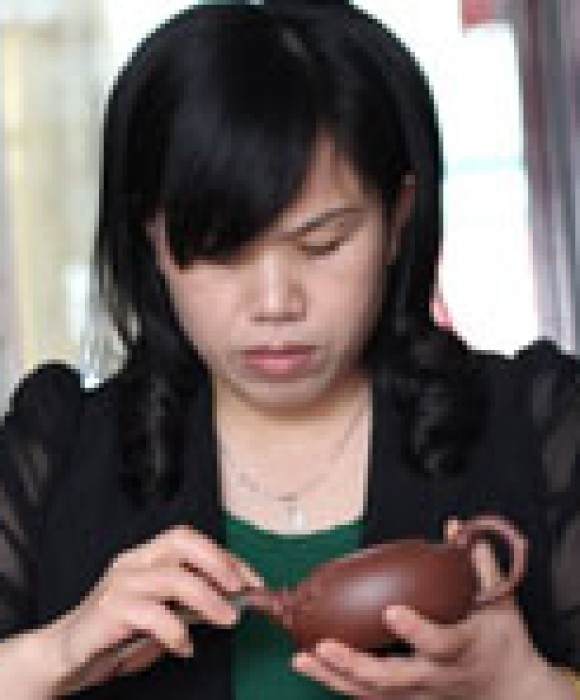 紫砂艺人徐秀华，高级工艺美术师
