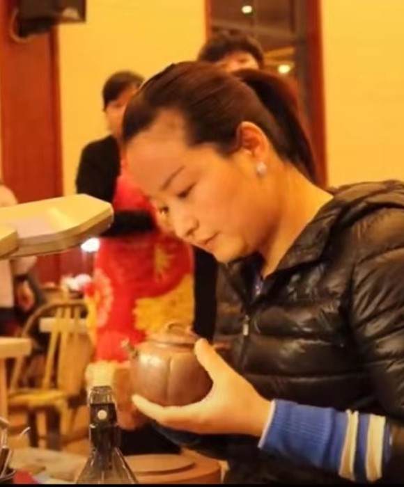 紫砂艺人徐舟英，工艺美术师