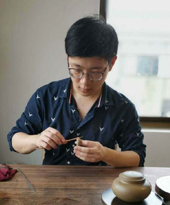 紫砂艺人徐铭涵，助理工艺美术师