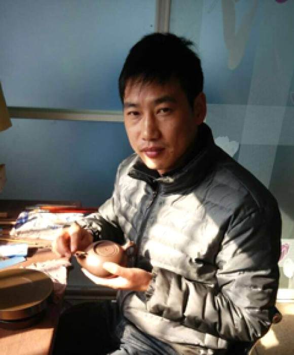 紫砂艺人惠祖华，助理工艺美术师