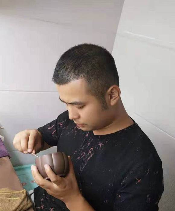 紫砂艺人惠祥，助理工艺美术师