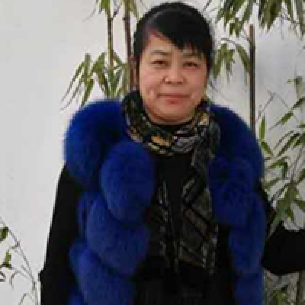紫砂艺人惠芬，高级工艺美术师（乡土人才评审获得）