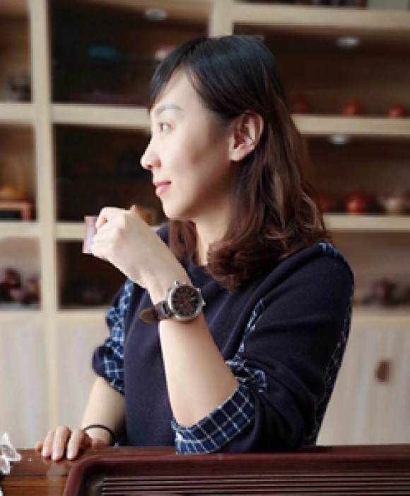 紫砂艺人成叶，高级工艺美术师