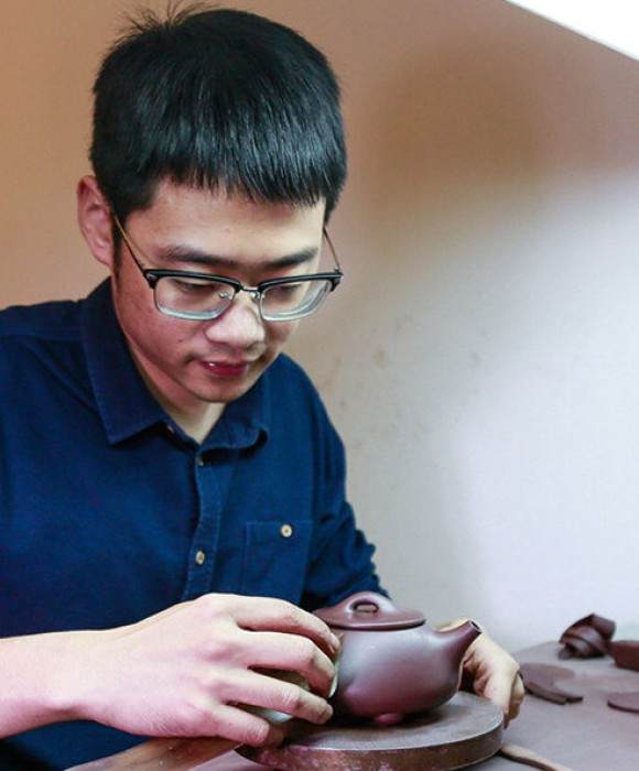紫砂艺人戚鹏程，工艺美术师