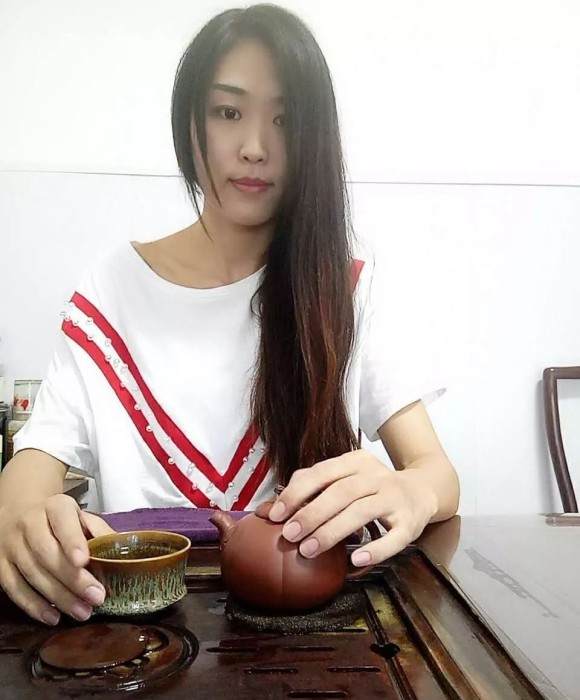 紫砂艺人戴曙佳，助理工艺美术师