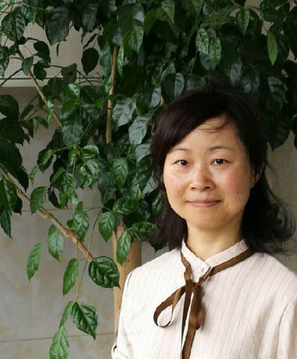 紫砂艺人戴重芬，助理工艺美术师