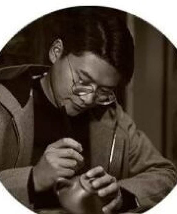 紫砂艺人房钢，高级工艺美术师