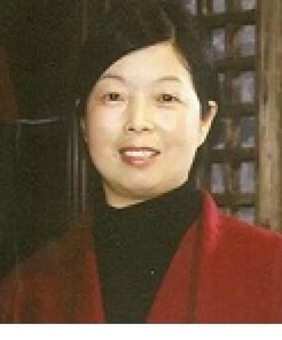 紫砂艺人方小利，高级工艺美术师（乡土人才评审获得）