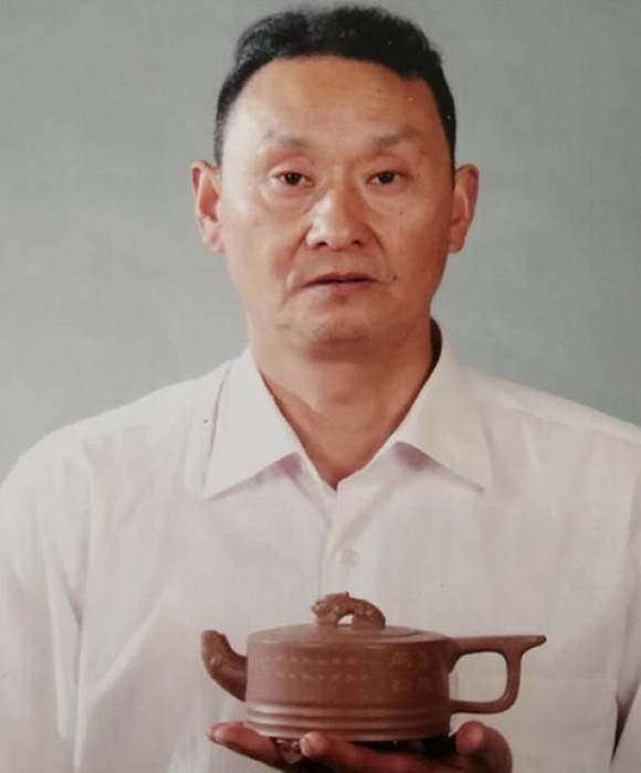 紫砂艺人方开明，工艺美术师
