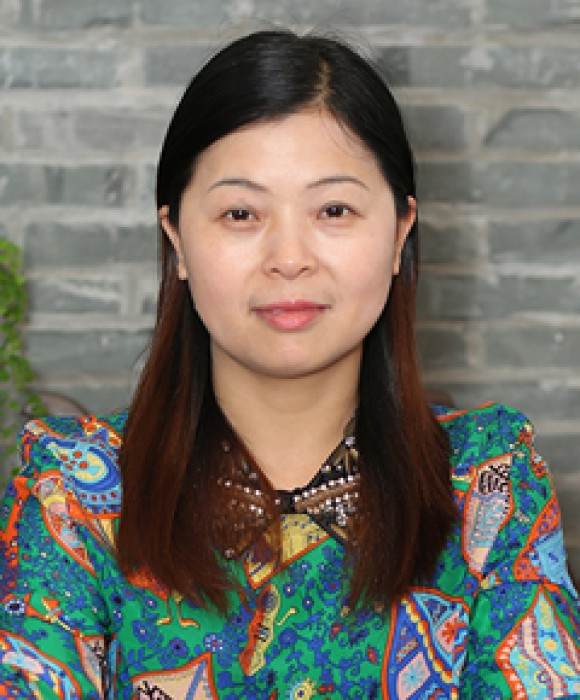 紫砂艺人方彩娣，正高级工艺美术师