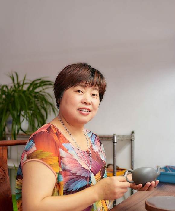 紫砂艺人方美华，工艺美术师