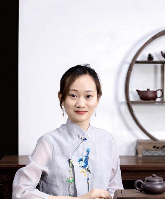 紫砂艺人施炫竹，助理工艺美术师
