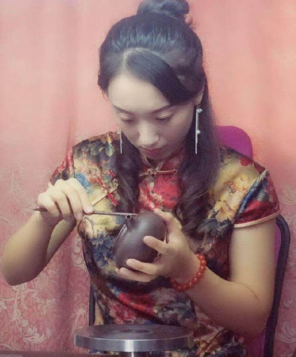 紫砂艺人施雯，助理工艺美术师