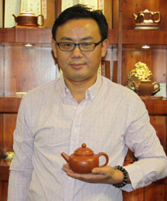 紫砂艺人曹建华，工艺美术员