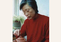紫砂艺人曹燕萍，正高级工艺美术师