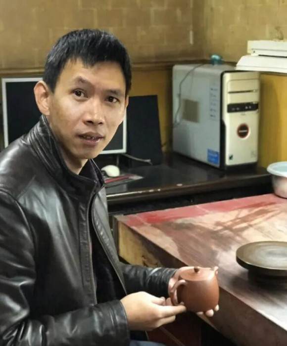 紫砂艺人曹留群，高级工艺美术师