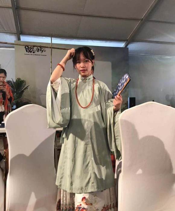 紫砂艺人曹莎莎，助理工艺美术师
