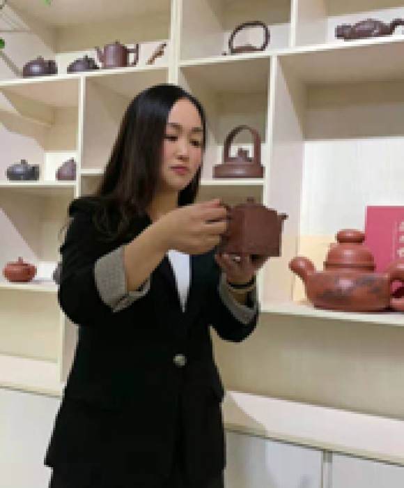 紫砂艺人曹营营，工艺美术师