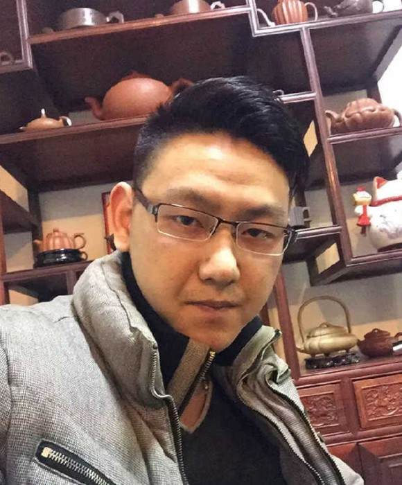 紫砂艺人朱力，助理工艺美术师