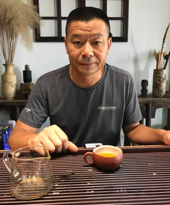 紫砂艺人朱华，助理工艺美术师