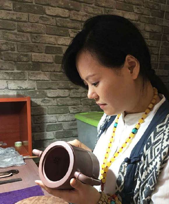 紫砂艺人朱学勤，工艺美术师