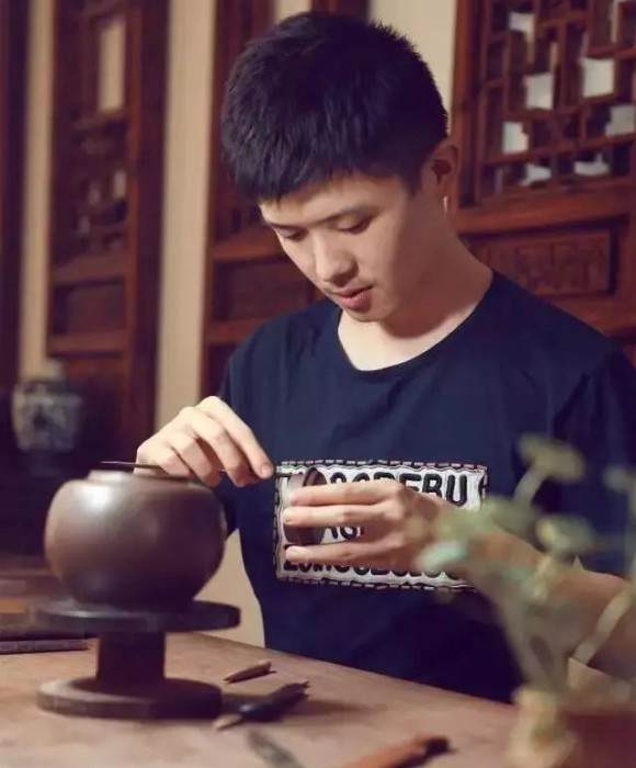 紫砂艺人朱学宸，工艺美术师