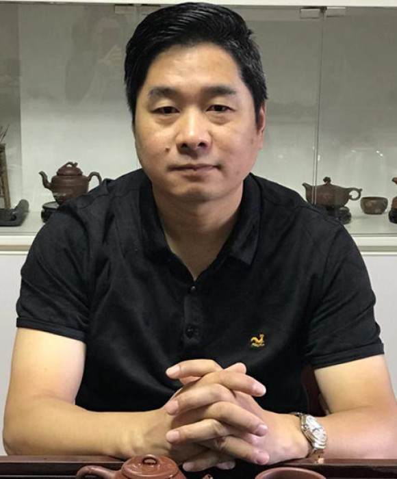 紫砂艺人朱宏辉，工艺美术师