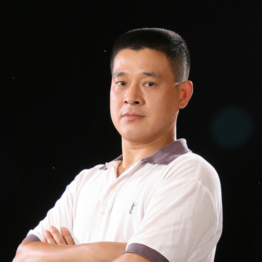 紫砂艺人朱峰海，高级工艺美术师