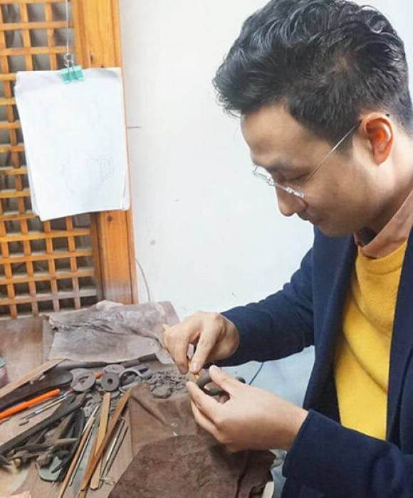 紫砂艺人朱希元，助理工艺美术师