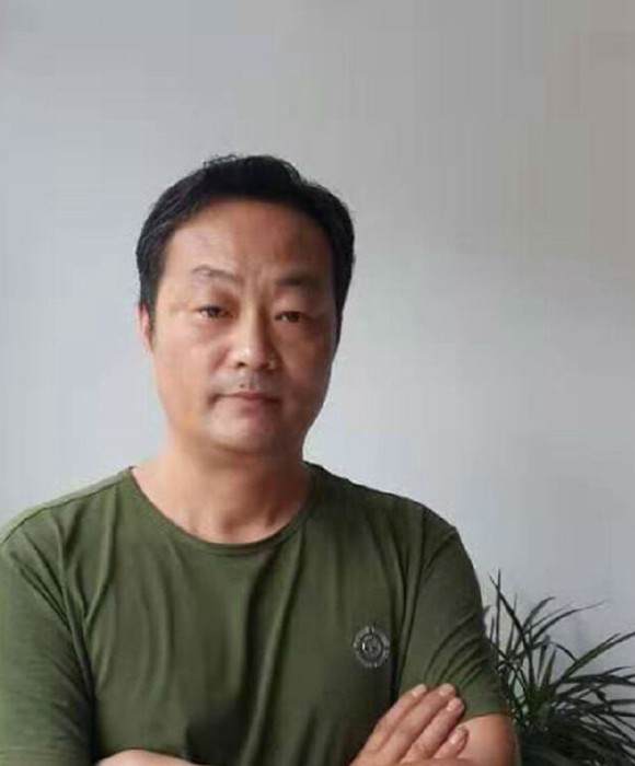 紫砂艺人朱建斌，助理工艺美术师