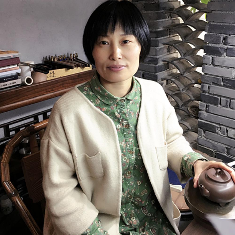 紫砂艺人朱彩凤，高级工艺美术师