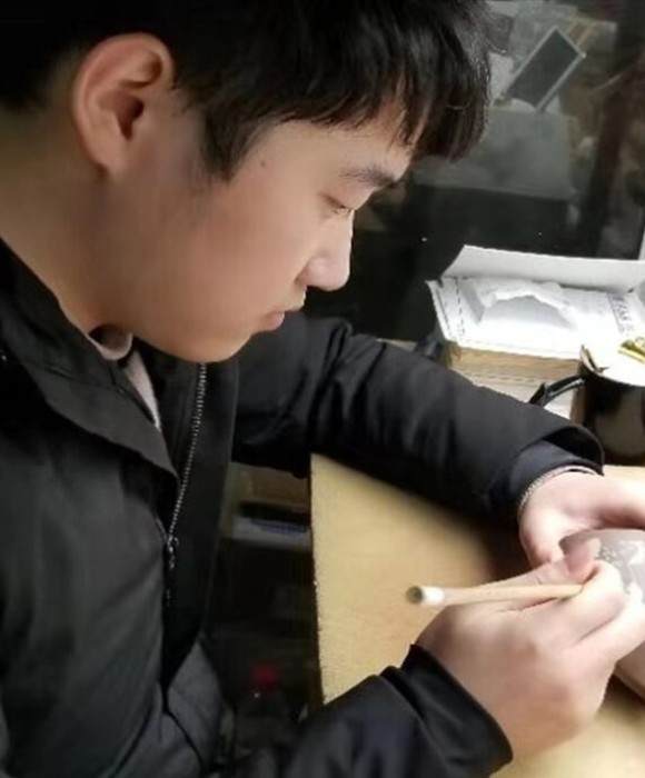 紫砂艺人朱恩杰，助理工艺美术师
